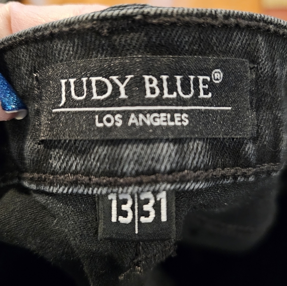 Judy Blue Black Distressed Skinny Fit Capri Size 13 - Picture 3 of 6